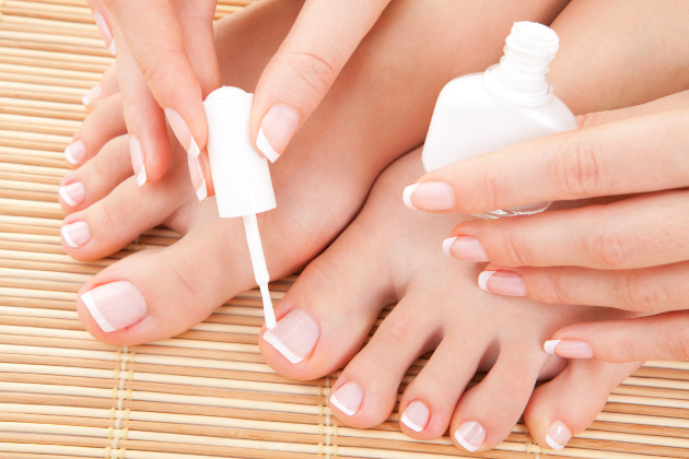 AzzaSpa - french pedicure