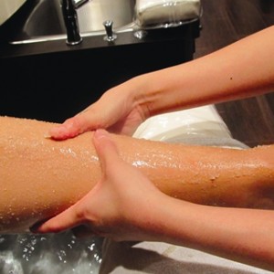 azzaspa - body treatments - Full leg scrub